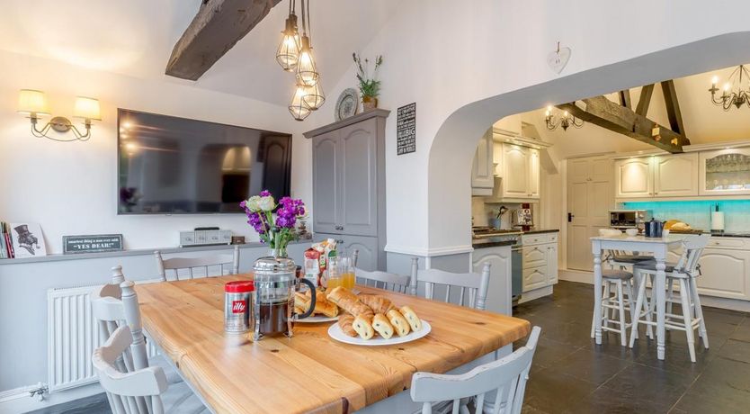 Photo of 9 Bed in Minsterworth