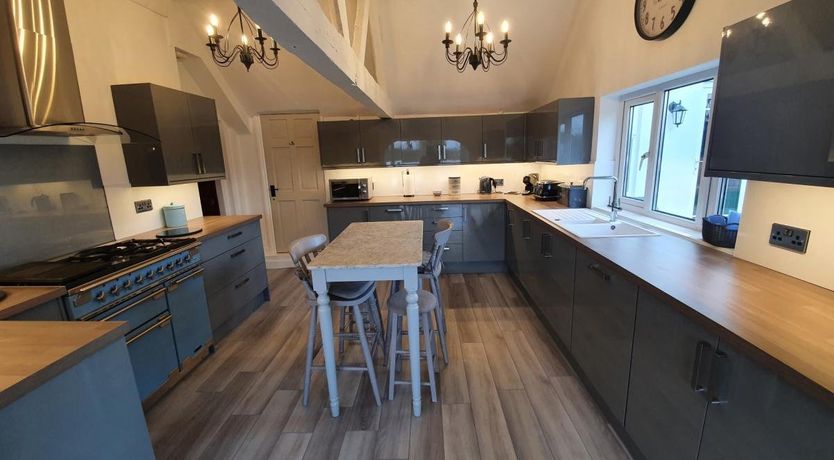 Photo of 9 Bed in Minsterworth