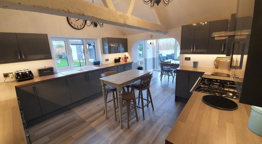 Photo of 9 Bed in Minsterworth