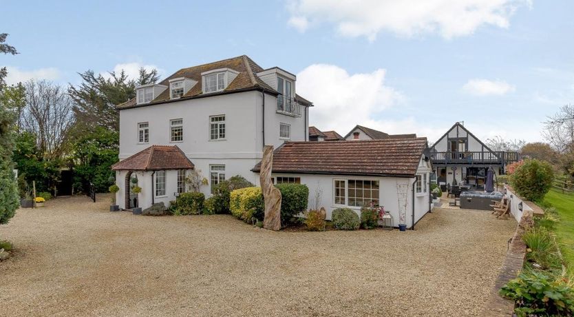 Photo of 9 Bed in Minsterworth