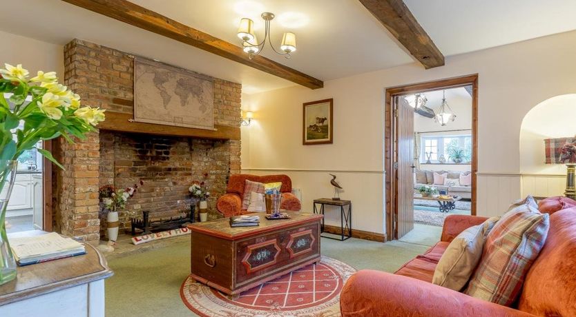 Photo of 9 Bed in Minsterworth