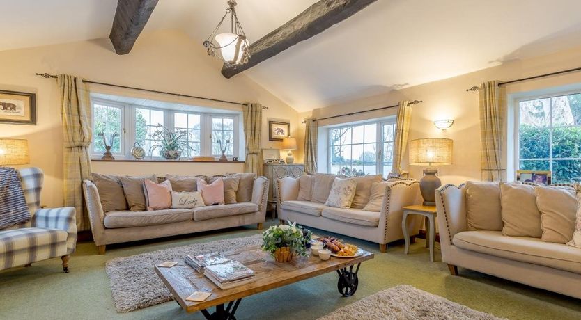 Photo of 9 Bed in Minsterworth