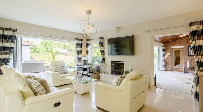 Photo of 5 Bed in Chester