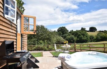 Log Cabin in Herefordshire Holiday Cottage