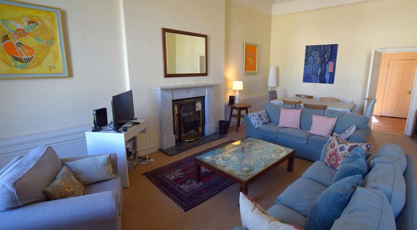 Photo of in Edinburgh (79008)