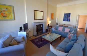 3 Bed in Edinburgh Apartment