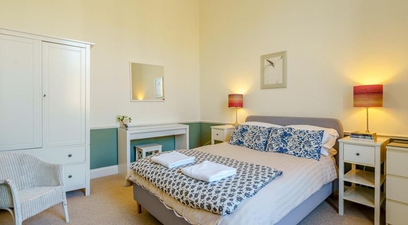 Photo of 3 Bed in Edinburgh