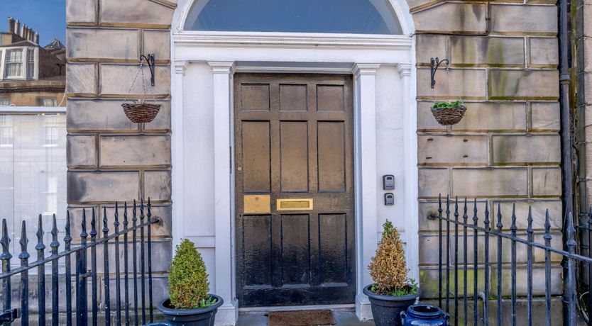 Photo of 3 Bed in Edinburgh