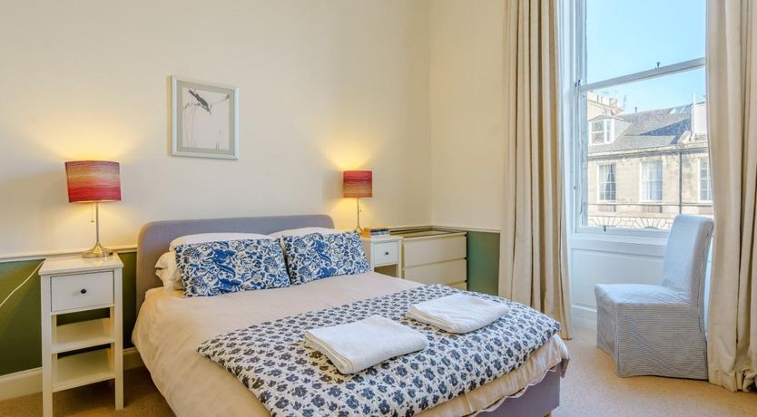 Photo of 3 Bed in Edinburgh