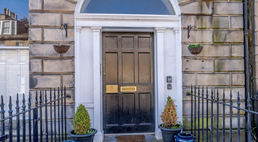 Photo of 3 Bed in Edinburgh