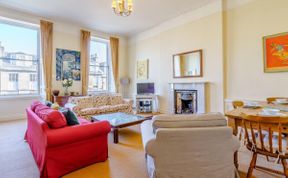 Photo of Apartment in Edinburgh and Lothians