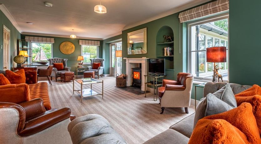 Photo of 5 Bed in Madley