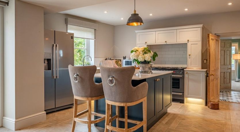 Photo of 5 Bed in Madley