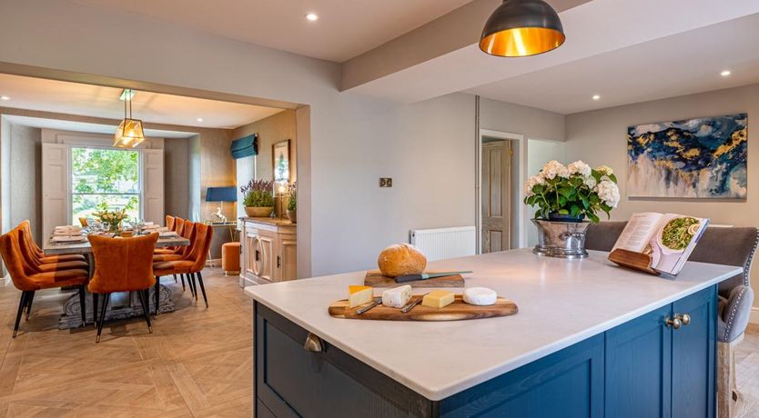 Photo of 5 Bed in Madley