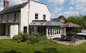 Photo of 5 Bed in Madley