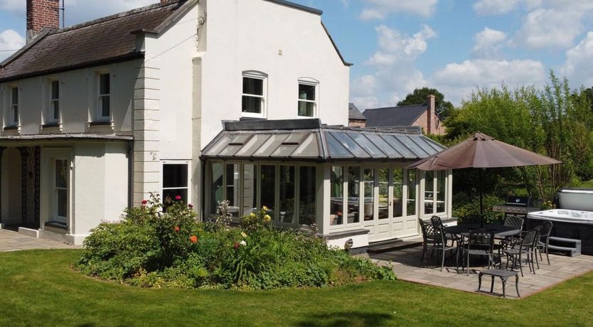 Photo of 5 Bed in Madley