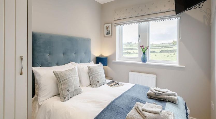 Photo of 2 Bed in Meltham