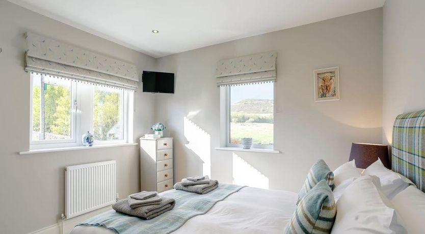 Photo of 2 Bed in Meltham