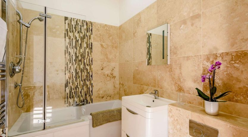 Photo of 3 Bed in Ledsham