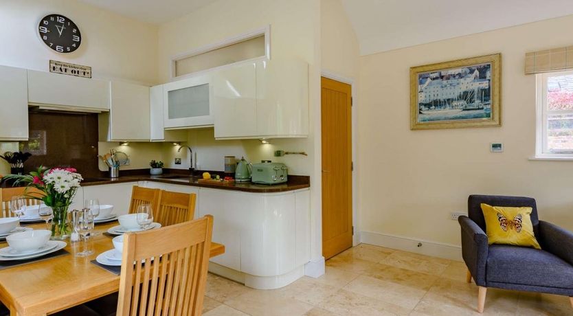 Photo of 3 Bed in Ledsham