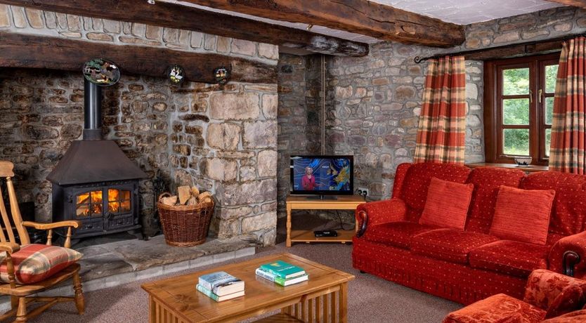 Photo of 8 Bed in Lower Cwmtwrch