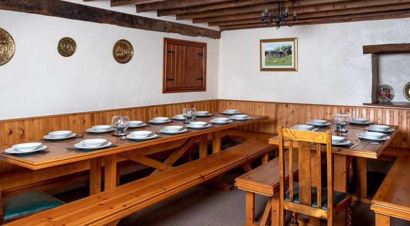 Photo of 8 Bed in Lower Cwmtwrch