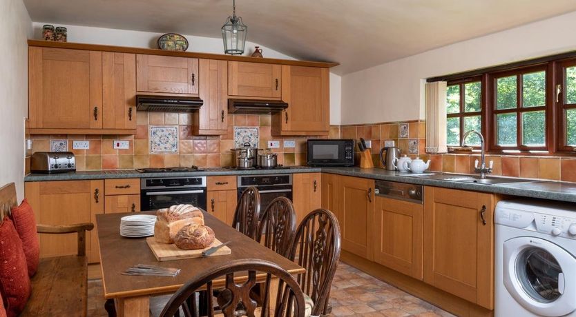 Photo of 8 Bed in Lower Cwmtwrch