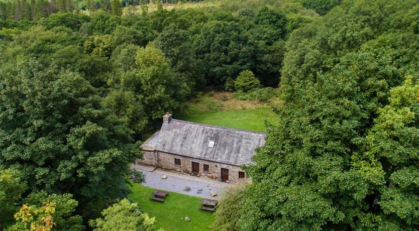 Photo of 8 Bed in Lower Cwmtwrch