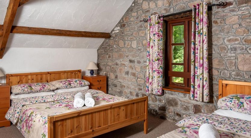 Photo of 8 Bed in Swansea