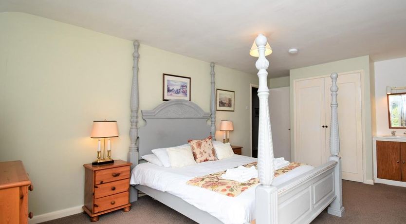 Photo of 7 Bed in Birkby