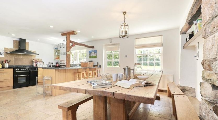 Photo of 7 Bed in Birkby