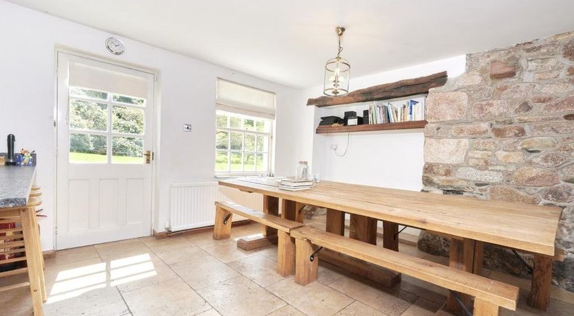 Photo of 7 Bed in Birkby