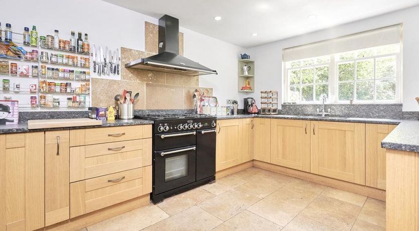 Photo of 7 Bed in Birkby