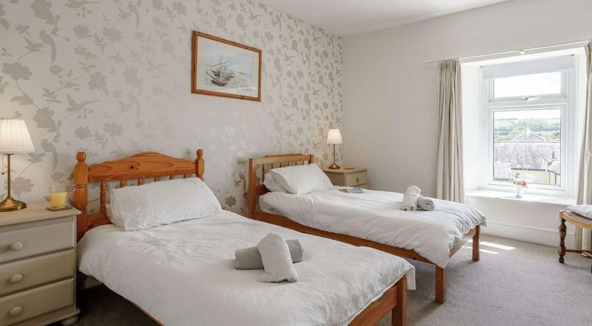 Photo of 3 Bed in Pembroke