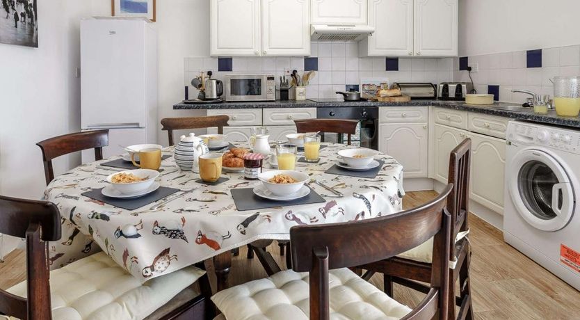 Photo of 3 Bed in Pembroke