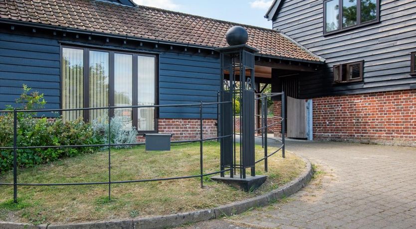Photo of in Hadleigh  (87956)