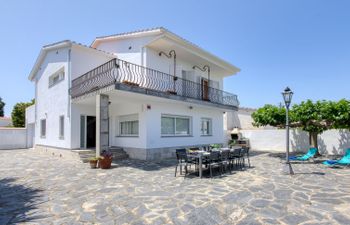 Sant Mori Holiday Home