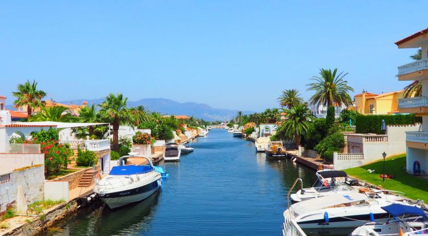 Photo of Requesens canal