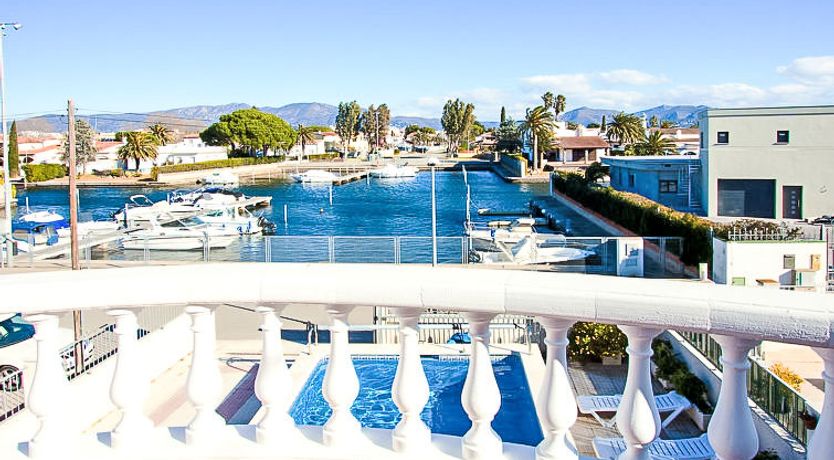 Photo of Requesens canal