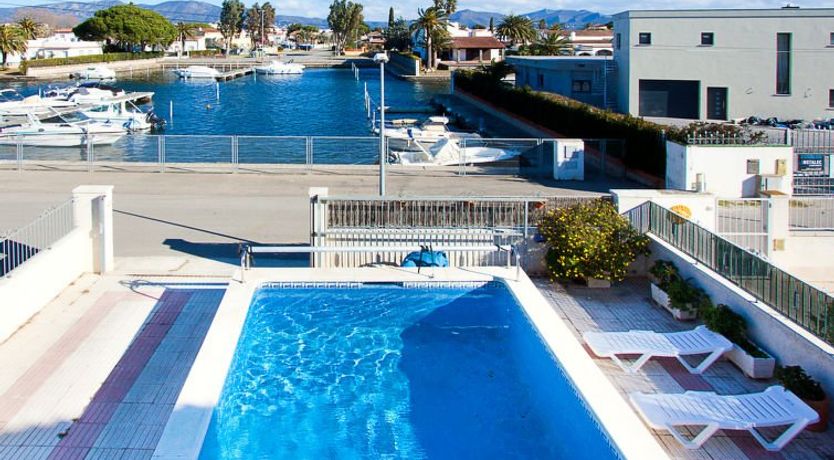 Photo of Requesens canal