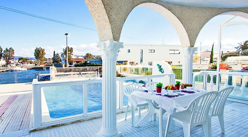 Photo of Requesens canal