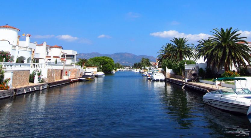 Photo of Requesens canal