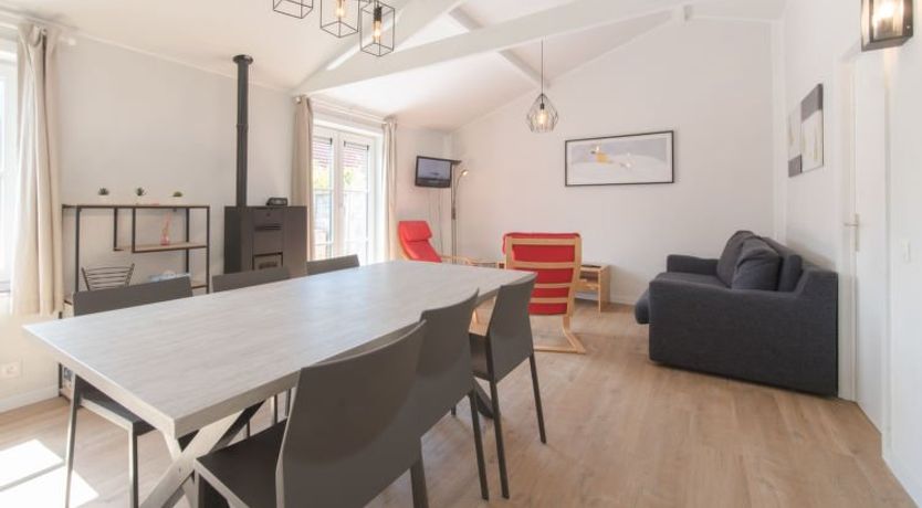 Photo of Duinenhuisje 25 parking and shared pool Holiday Home 4