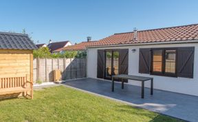 Photo of Duinenhuisje 25 parking and shared pool Holiday Home 4