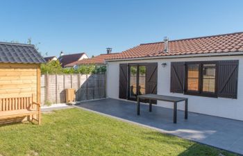 Duinenhuisje 25 parking and shared pool Holiday Home 4 Holiday Home