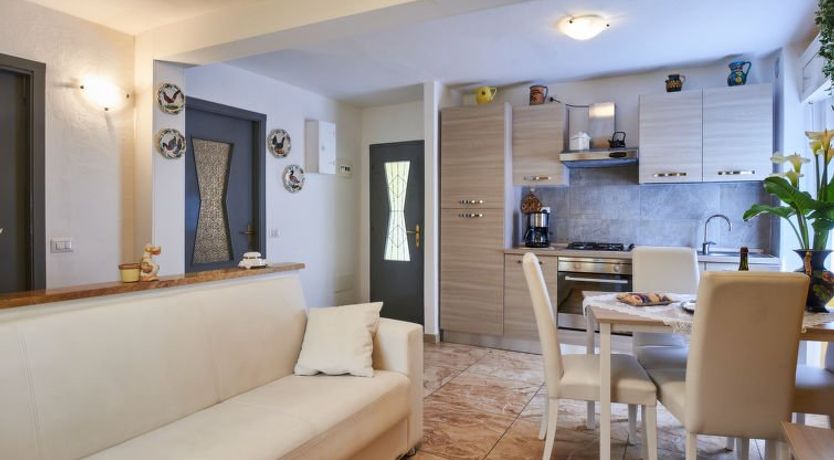 Photo of Casa del Pergulin (LMZ325)