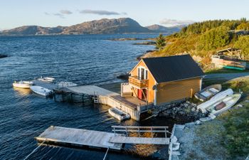 Sjøbua Holiday Home