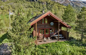 Lona Holiday Home