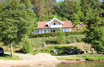 Naudøyna Holiday Home