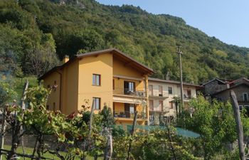 Gialla Apartment
